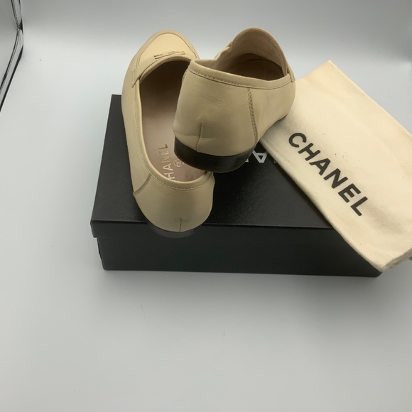 CHANEL LOGO LEATHER LOAFERS - Picture 5 of 6